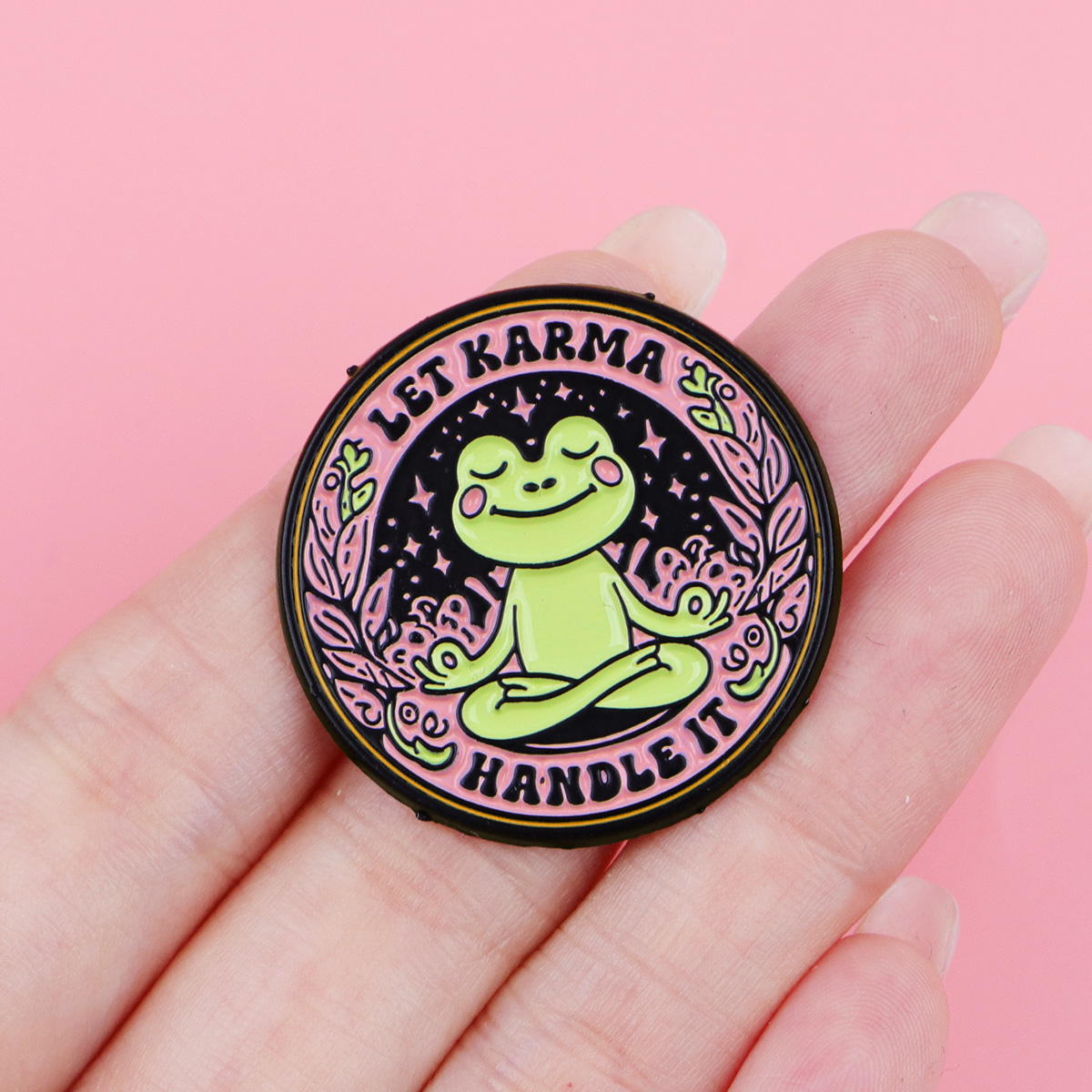 Yoga Frog Enamel Pin LET KARMA - đánh giá và giá Yoga Fitness Model